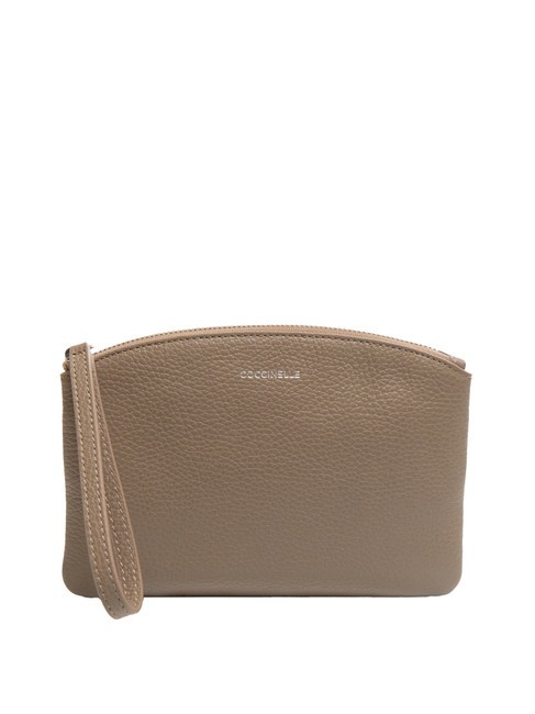 COCCINELLE ROUNDED ENVELOPE Pochette in pelle con polsierina warm taupe - Borse Donna