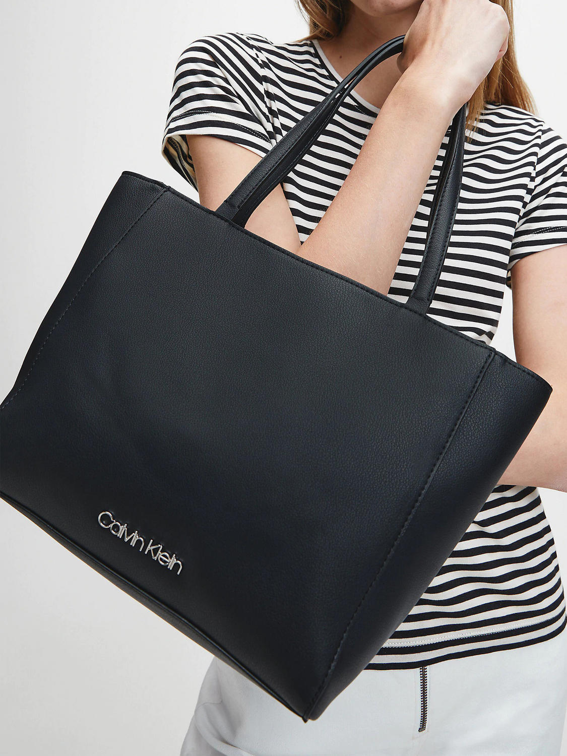 Calvin Klein Shopping Bag A Spalla Nero Acquista A Prezzi Outlet 1256